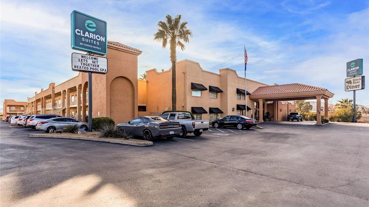 Clarion Suites St George Exterior