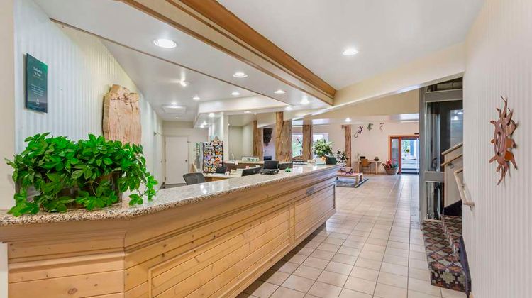 Quality Suites Lobby