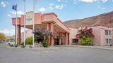 <b>Quality Suites Exterior</b>. Images powered by <a href="https://iceportal.shijigroup.com/" title="IcePortal" target="_blank">IcePortal</a>.