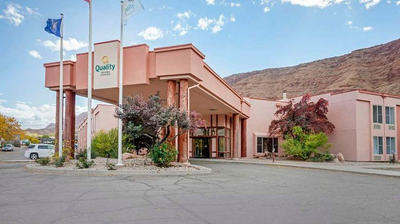 <b>Quality Suites Exterior</b>. Images powered by <a href="https://iceportal.shijigroup.com/" title="IcePortal" target="_blank">IcePortal</a>.