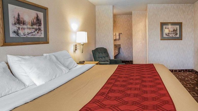 <b>Econo Lodge Room</b>. Images powered by <a href="https://iceportal.shijigroup.com/" title="IcePortal" target="_blank">IcePortal</a>.