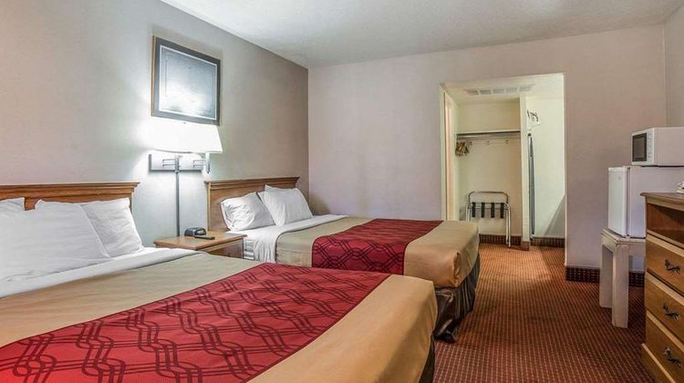 Econo Lodge Room