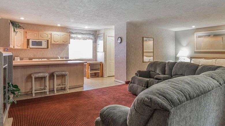 <b>Econo Lodge Suite</b>. Images powered by <a href="https://iceportal.shijigroup.com/" title="IcePortal" target="_blank">IcePortal</a>.