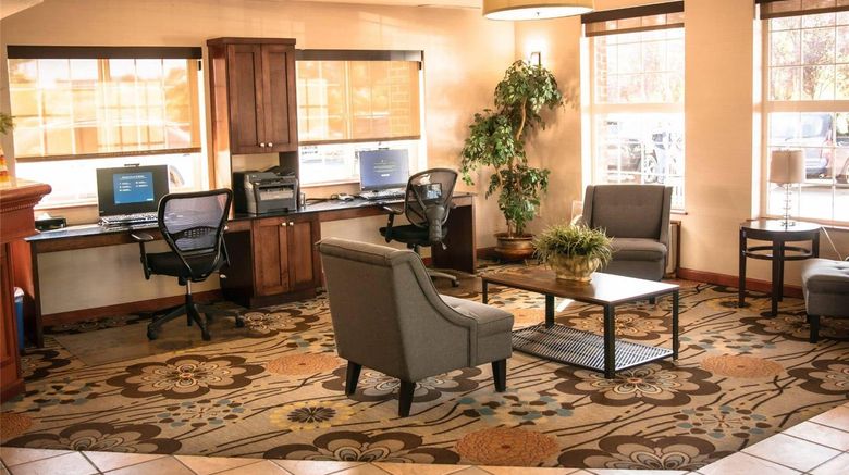 <b>Comfort Suites Airport Lobby</b>. Images powered by <a href="https://iceportal.shijigroup.com/" title="IcePortal" target="_blank">IcePortal</a>.