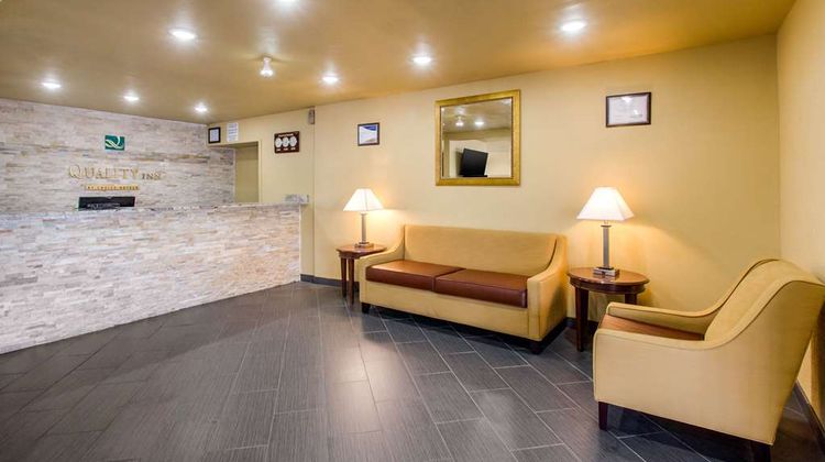 Quality Inn Stateline Lobby