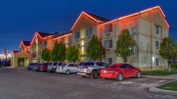 Comfort Inn & Suites Exterior