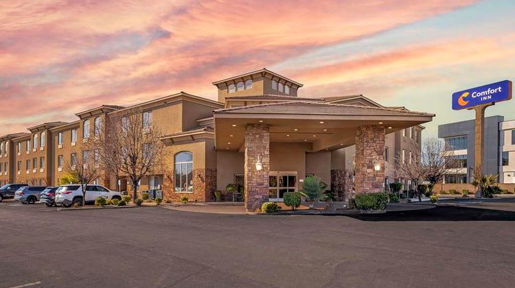 Comfort Inn At Convention Center Exterior