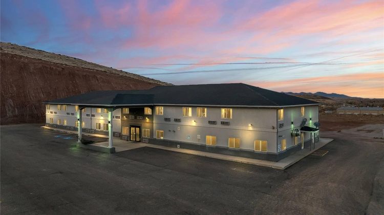 Quality Inn & Suites Salina Exterior