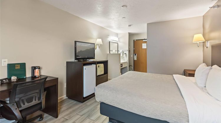 Quality Inn & Suites Salina Room