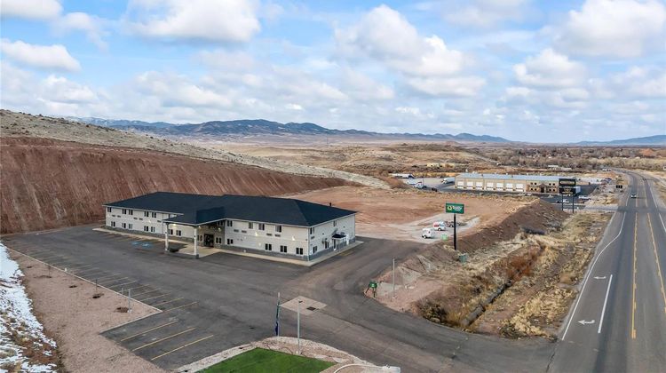 Quality Inn & Suites Salina Exterior