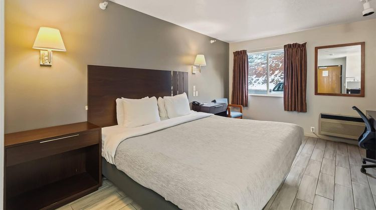 Quality Inn & Suites Salina Room