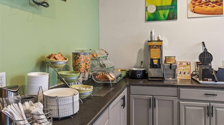 Quality Inn & Suites Salina Restaurant