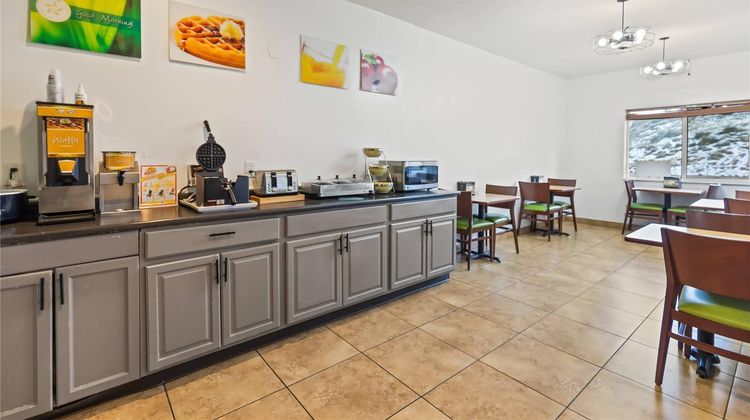 Quality Inn & Suites Salina Restaurant