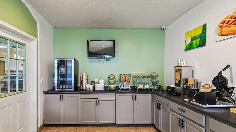 Quality Inn & Suites Salina Restaurant