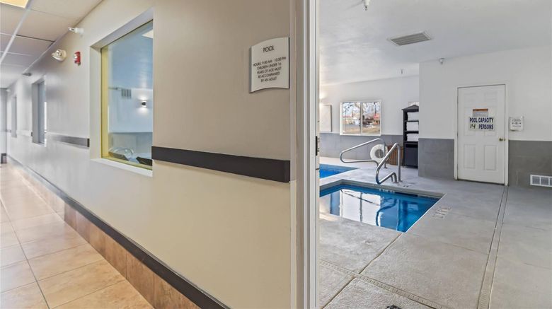 <b>Quality Inn & Suites Salina Pool</b>. Images powered by <a href="https://iceportal.shijigroup.com/" title="IcePortal" target="_blank">IcePortal</a>.