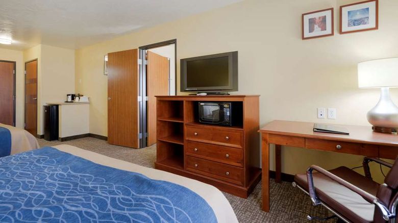<b>Comfort Inn and Suites Cedar City South Suite</b>. Images powered by <a href="https://iceportal.shijigroup.com/" title="IcePortal" target="_blank">IcePortal</a>.