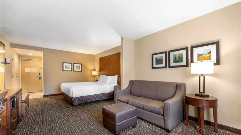 <b>Comfort Inn & Suites Suite</b>. Images powered by <a href="https://iceportal.shijigroup.com/" title="IcePortal" target="_blank">IcePortal</a>.