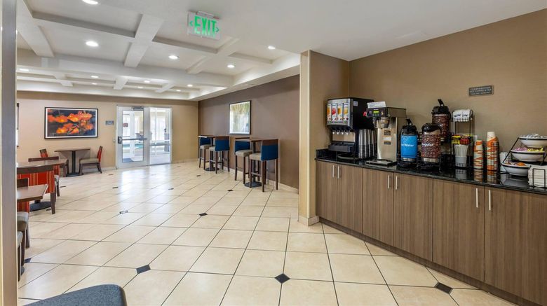 <b>Comfort Inn & Suites Restaurant</b>. Images powered by <a href="https://iceportal.shijigroup.com/" title="IcePortal" target="_blank">IcePortal</a>.