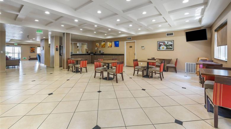 <b>Comfort Inn & Suites Restaurant</b>. Images powered by <a href="https://iceportal.shijigroup.com/" title="IcePortal" target="_blank">IcePortal</a>.