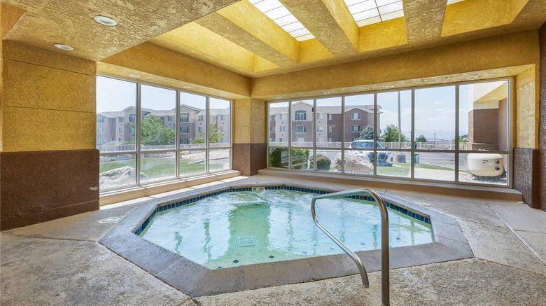 <b>Comfort Inn & Suites Pool</b>. Images powered by <a href="https://iceportal.shijigroup.com/" title="IcePortal" target="_blank">IcePortal</a>.