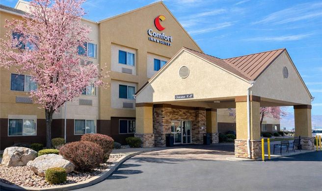 Comfort Inn & Suites Exterior