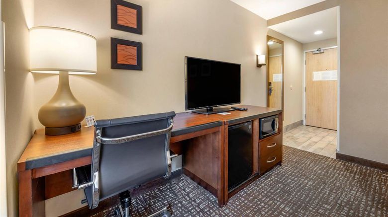 <b>Comfort Inn & Suites Room</b>. Images powered by <a href="https://iceportal.shijigroup.com/" title="IcePortal" target="_blank">IcePortal</a>.