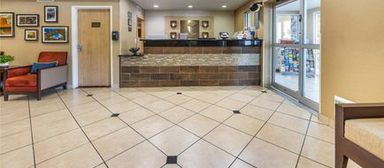 Comfort Inn & Suites Lobby
