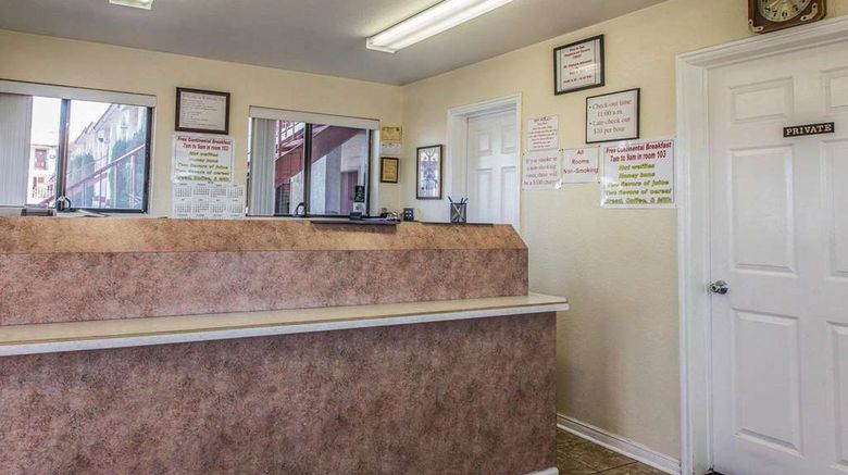 <b>Rodeway Inn Lobby</b>. Images powered by <a href="https://iceportal.shijigroup.com/" title="IcePortal" target="_blank">IcePortal</a>.