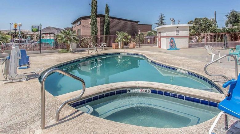 <b>Rodeway Inn Pool</b>. Images powered by <a href="https://iceportal.shijigroup.com/" title="IcePortal" target="_blank">IcePortal</a>.