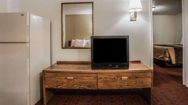 <b>Rodeway Inn Room</b>. Images powered by <a href="https://iceportal.shijigroup.com/" title="IcePortal" target="_blank">IcePortal</a>.