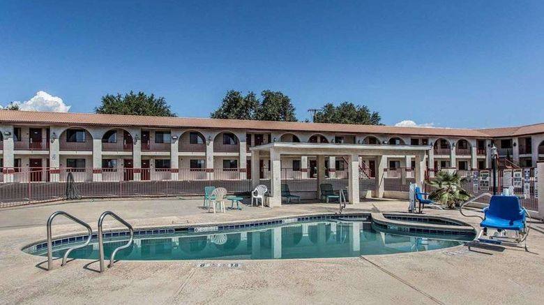 <b>Rodeway Inn Pool</b>. Images powered by <a href="https://iceportal.shijigroup.com/" title="IcePortal" target="_blank">IcePortal</a>.