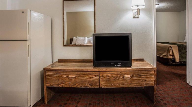 <b>Rodeway Inn Room</b>. Images powered by <a href="https://iceportal.shijigroup.com/" title="IcePortal" target="_blank">IcePortal</a>.