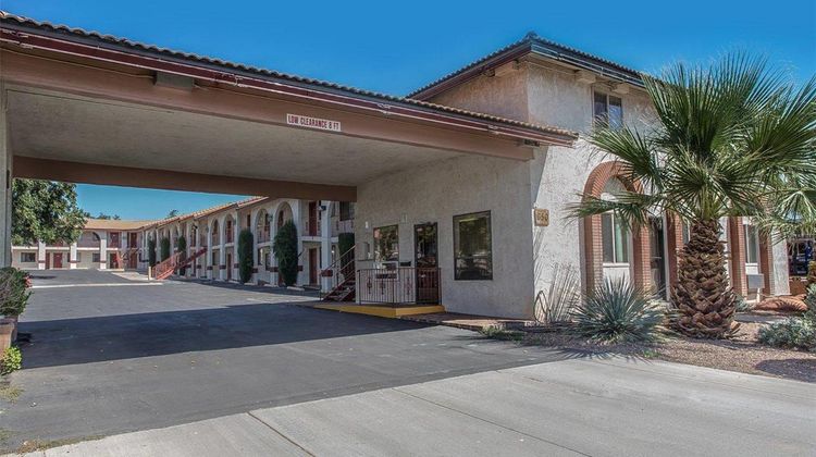 Rodeway Inn Exterior
