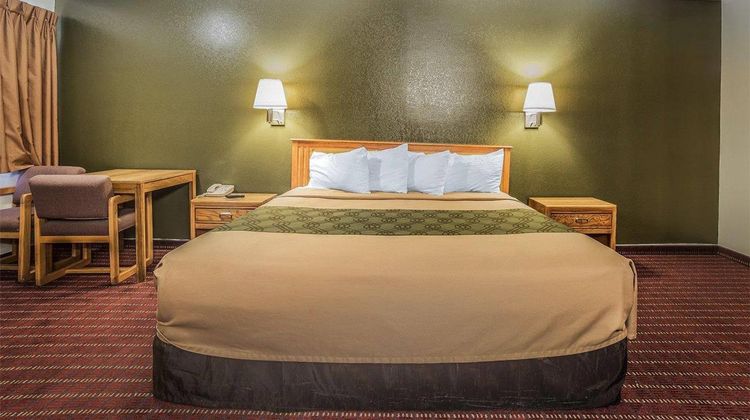 Rodeway Inn Room