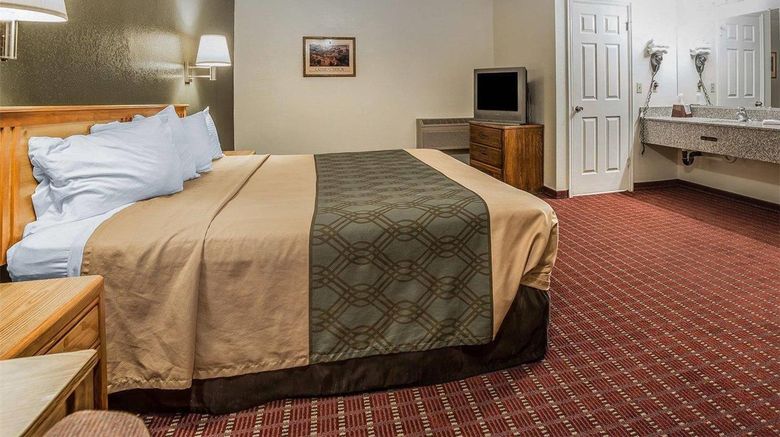 <b>Rodeway Inn Room</b>. Images powered by <a href="https://iceportal.shijigroup.com/" title="IcePortal" target="_blank">IcePortal</a>.