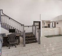 Quality Inn & Stes Lobby