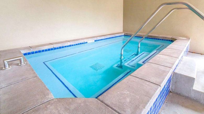 <b>Comfort Inn City Center Pool</b>. Images powered by <a href="https://iceportal.shijigroup.com/" title="IcePortal" target="_blank">IcePortal</a>.