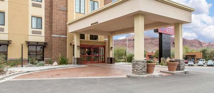 Comfort Suites Moab Near Arches National Park Exterior
