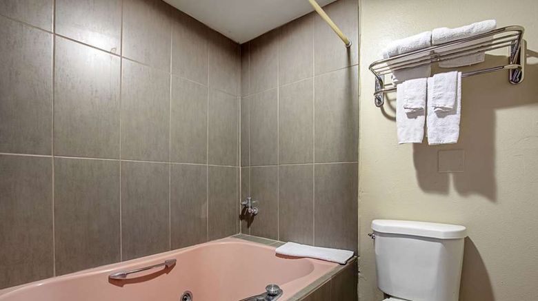 <b>Rodeway Inn Suite</b>. Images powered by <a href="https://iceportal.shijigroup.com/" title="IcePortal" target="_blank">IcePortal</a>.