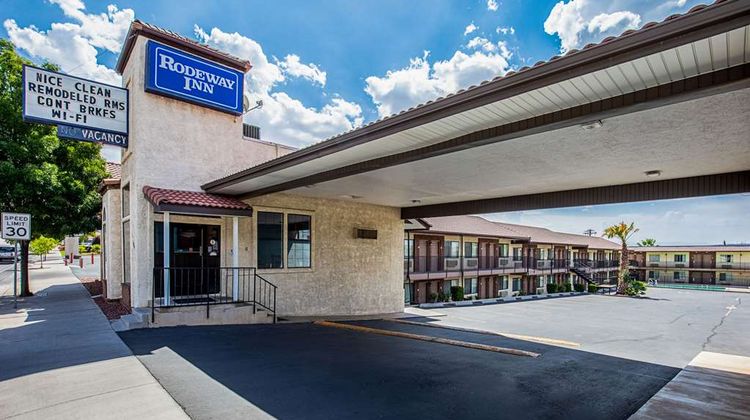 Rodeway Inn Exterior