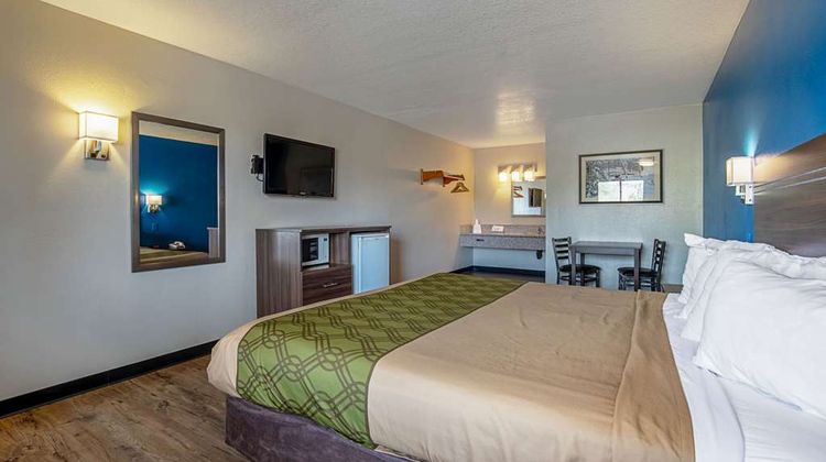 Rodeway Inn Room