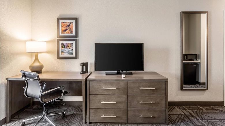 <b>Comfort Inn & Suites Salt Lake Airport Room</b>. Images powered by <a href="https://iceportal.shijigroup.com/" title="IcePortal" target="_blank">IcePortal</a>.