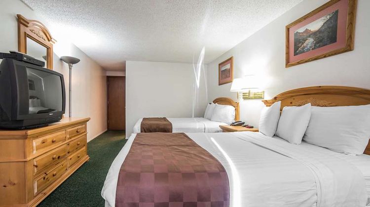 Rodeway Inn Room