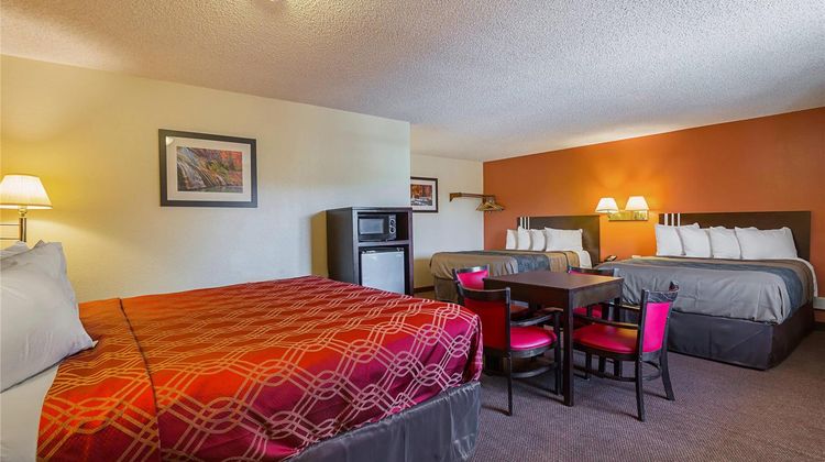 Econo Lodge in Hurricane Room