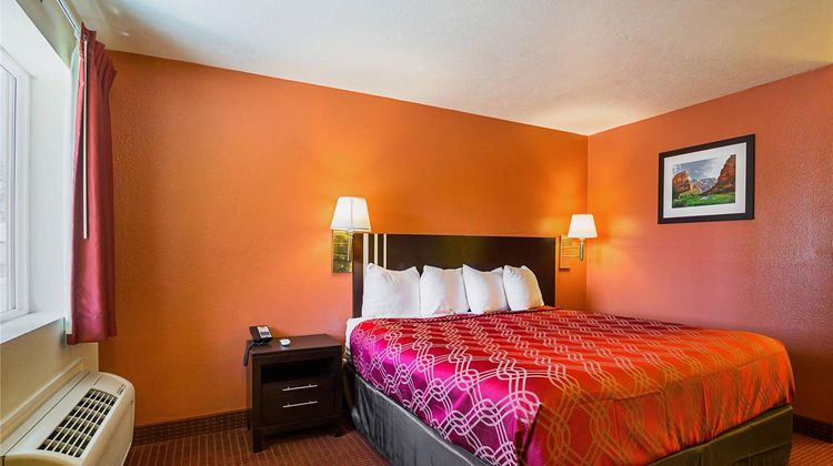 Econo Lodge in Hurricane Room