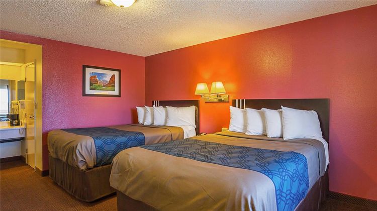Econo Lodge in Hurricane Room