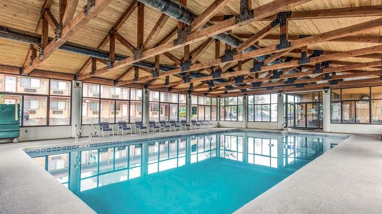Quality Inn Pool