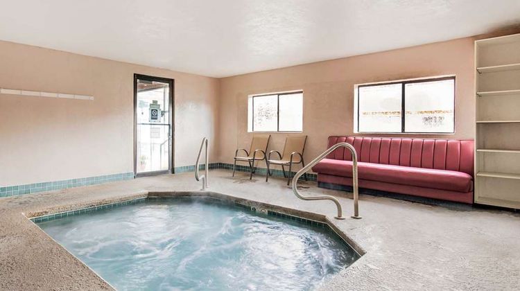 Quality Inn Pool