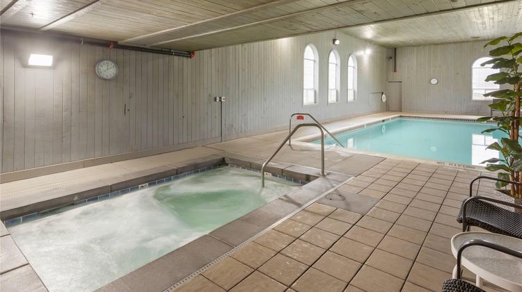 Quality Inn Pool