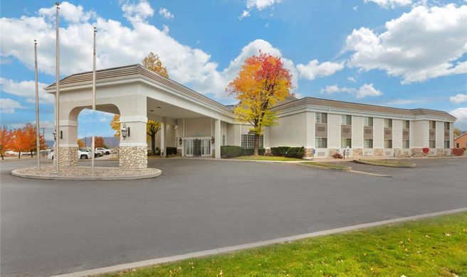 Quality Inn Exterior